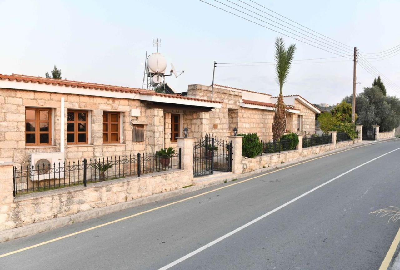 Lasa Black Rock Villa Paphos Esterno foto