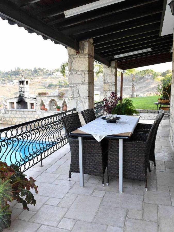 Lasa Black Rock Villa Paphos Esterno foto