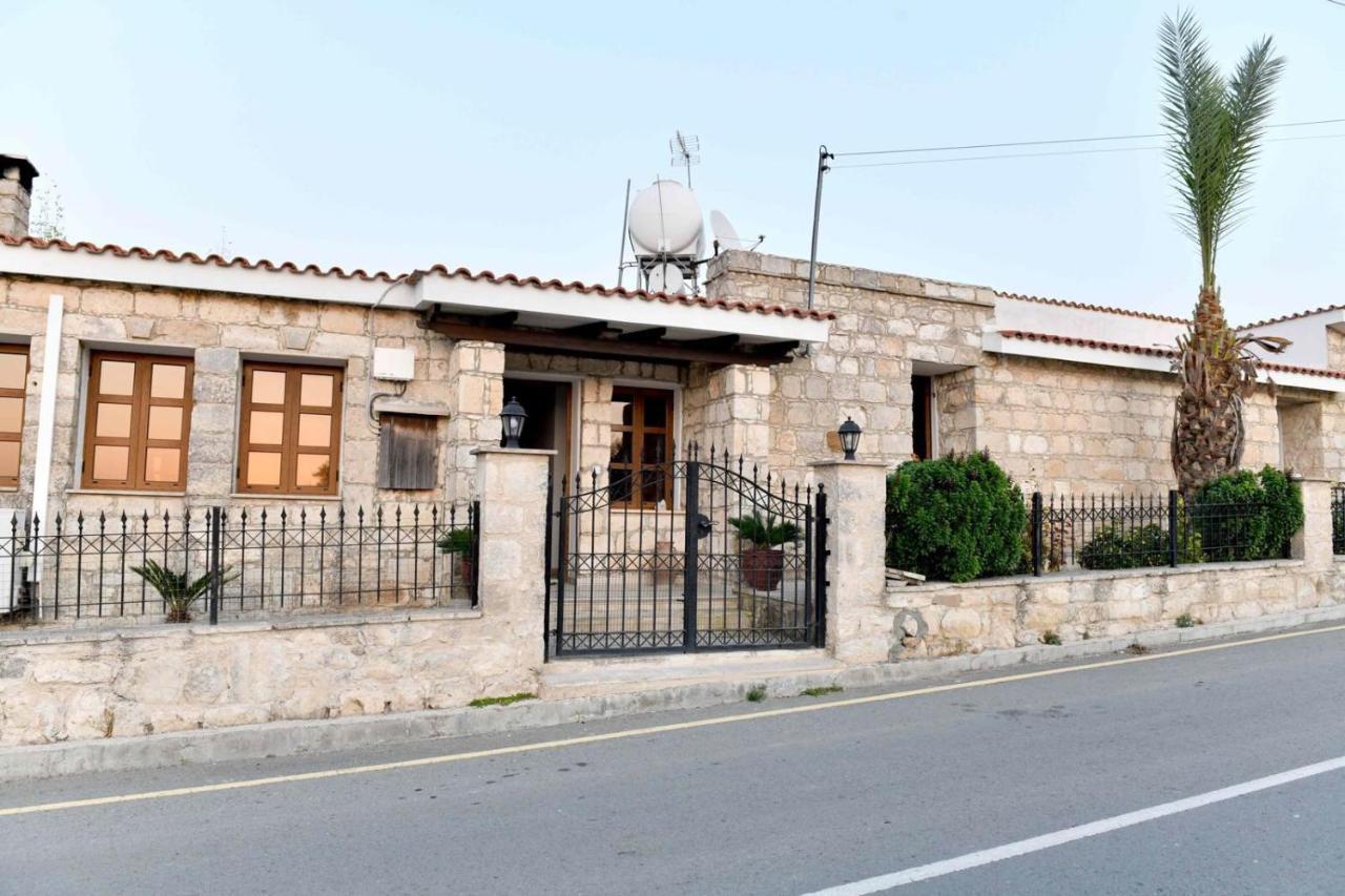 Lasa Black Rock Villa Paphos Esterno foto