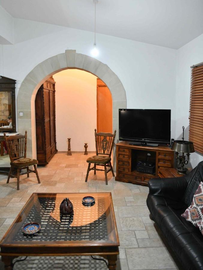 Lasa Black Rock Villa Paphos Esterno foto