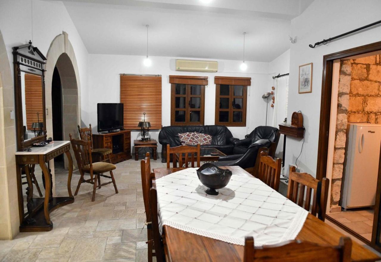 Lasa Black Rock Villa Paphos Esterno foto